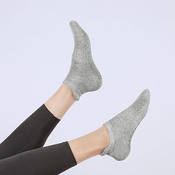 Grip Pilates Socks Non Slip Athletic Yoga Socks with Grips for Women Grippy socks for Hospital Workout Barre