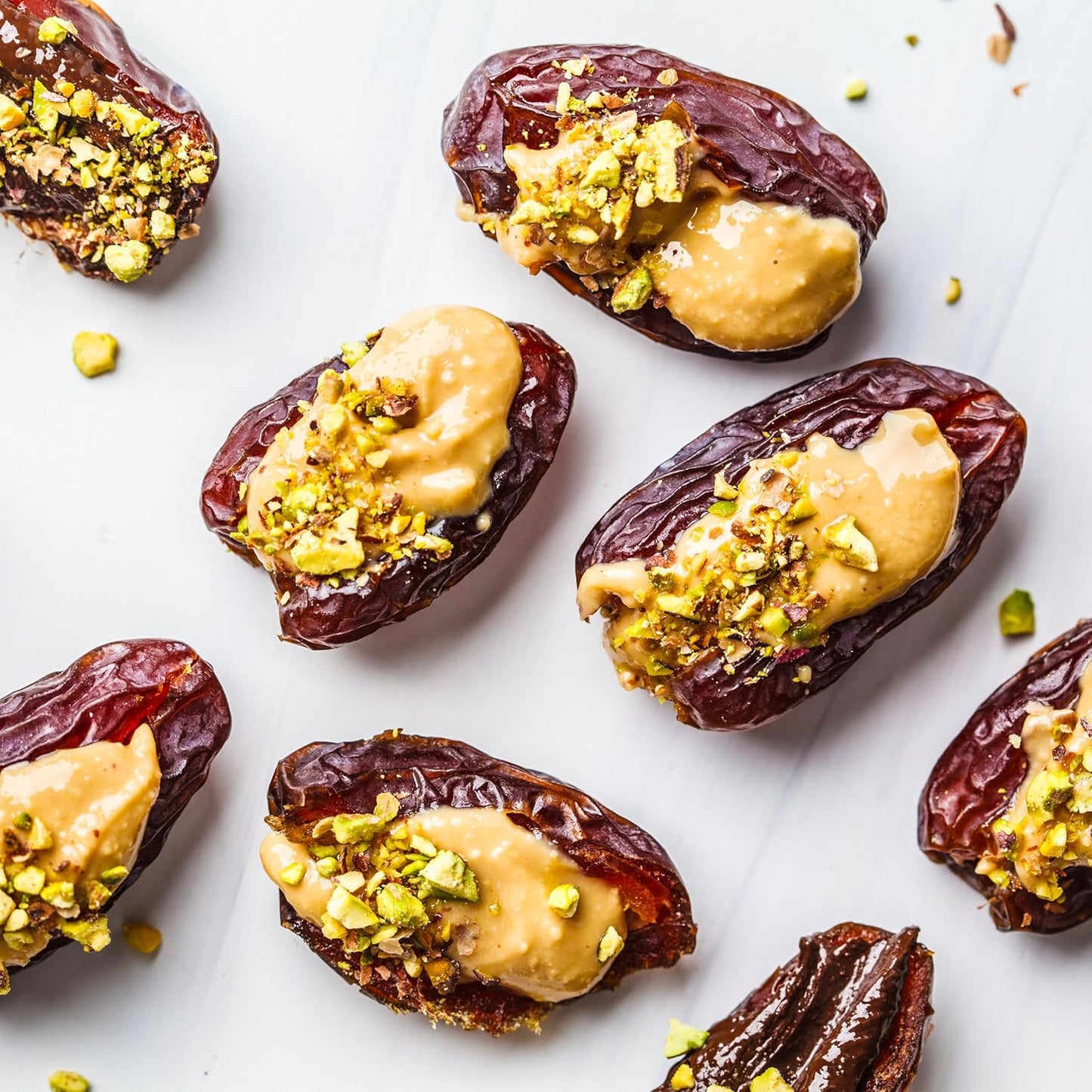 Yupik Organic Medjool Dates with Pits, 2.2 lb (35.2 oz), Non-GMO, Gluten-Free, Vegan, Kosher, Dried Fruits, Naturally Sweet, Sulphite-Free, Source of Fiber, Healthy Snacks, Ideal for Baking & Topping